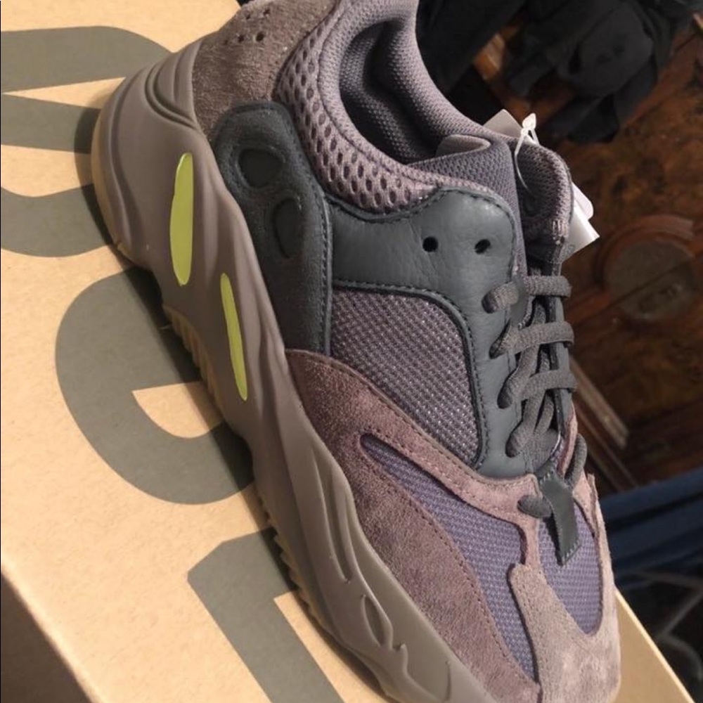 Yeezy 700 ‘Mauve’